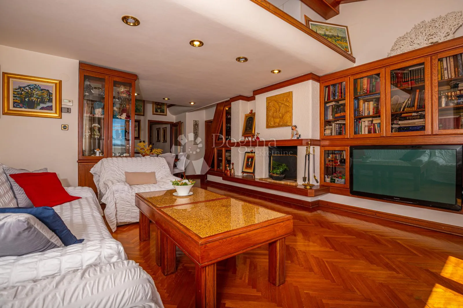 apartman sa galerijom i prekrasnim pogledom na more - slika 12