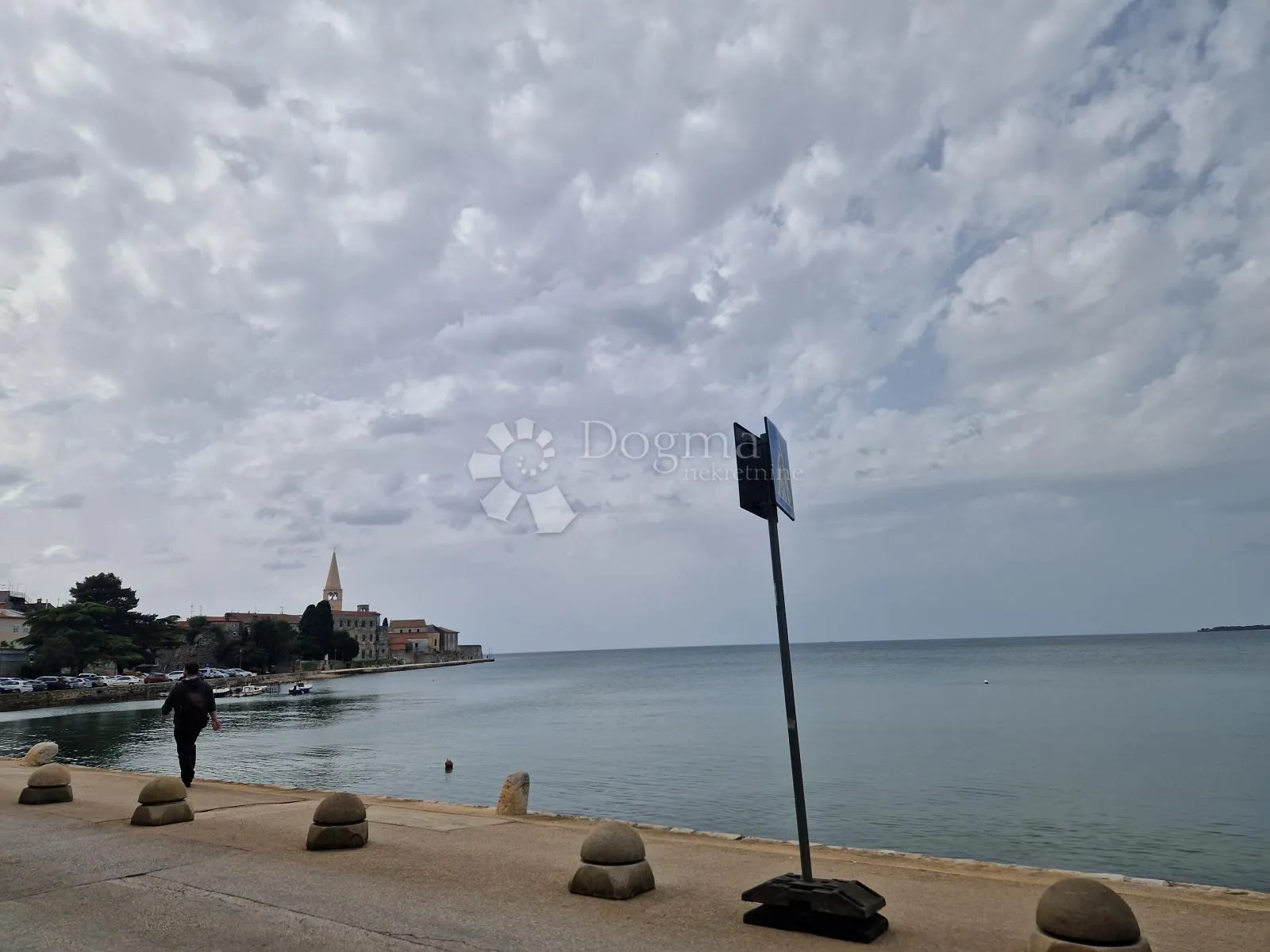 poreč,stan na top lokaciji 1.red do mora - slika 9