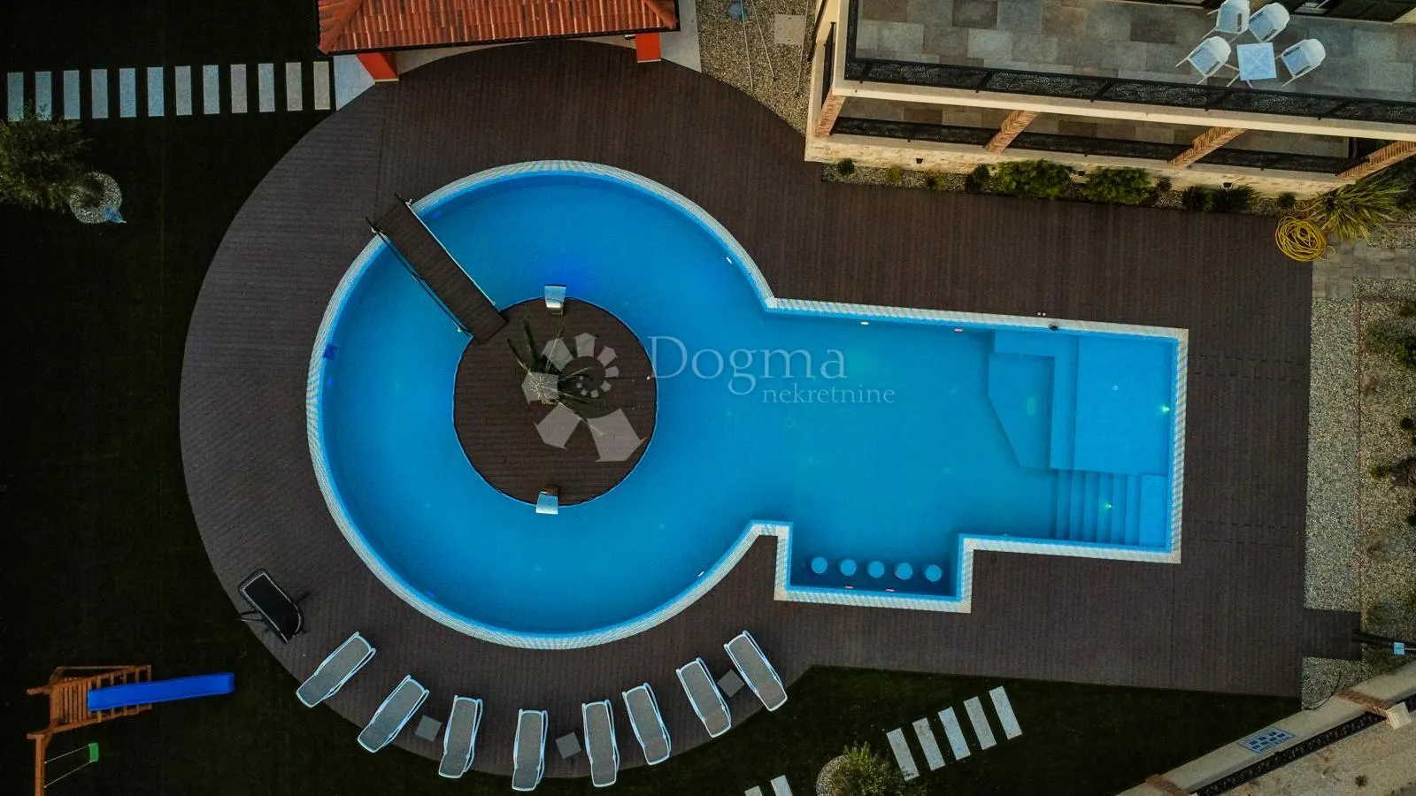 hacienda s najvećim privatnim bazenom u okolici - slika 9