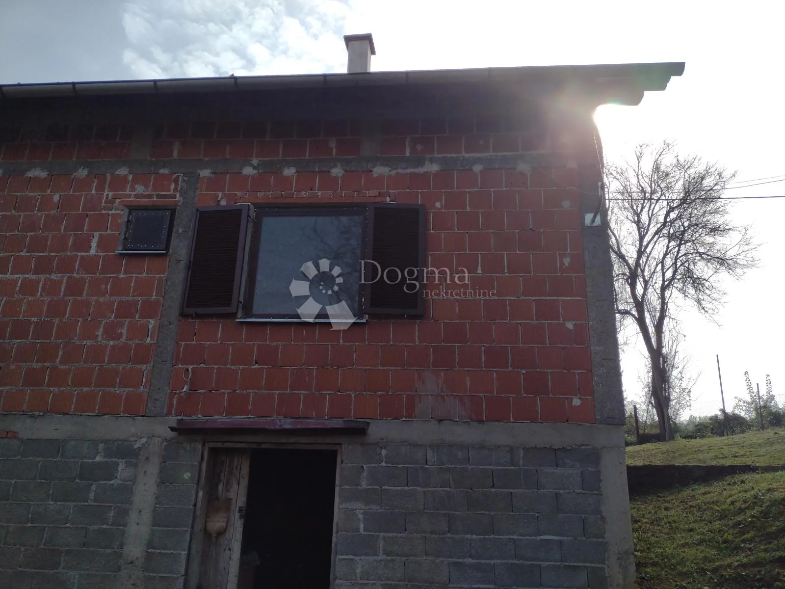 divan pogled, novouređeno i namješteno - slika 10