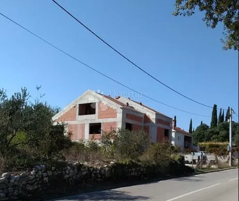 prostrana jedinica duplexa u roh-bau fazi u komajima - slika 2