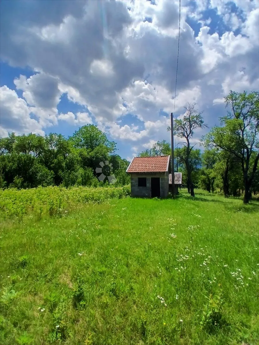 oaza mira u srcu prirode – kuća s velikom okućnicom i pogledom na ličku plješevicu - slika 4