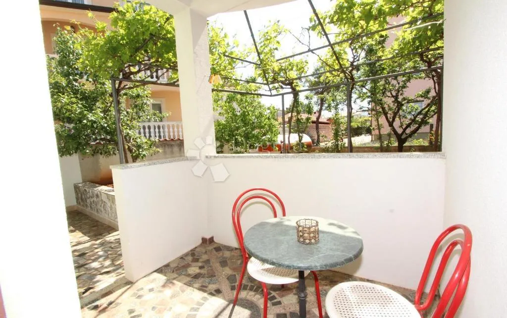kuća sa apartmanima - slika 33