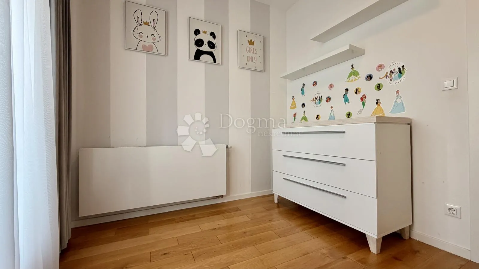 svijetao 4soban penthouse s terasama i parkingom - slika 14