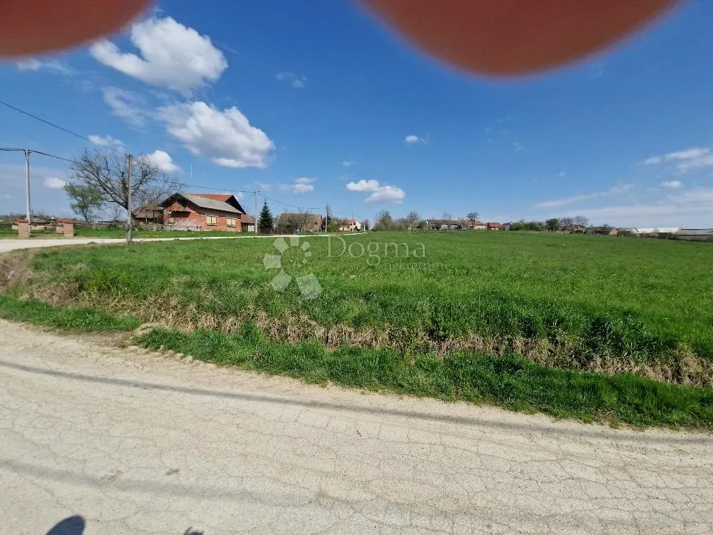 odličan prostrani teren - slika 3