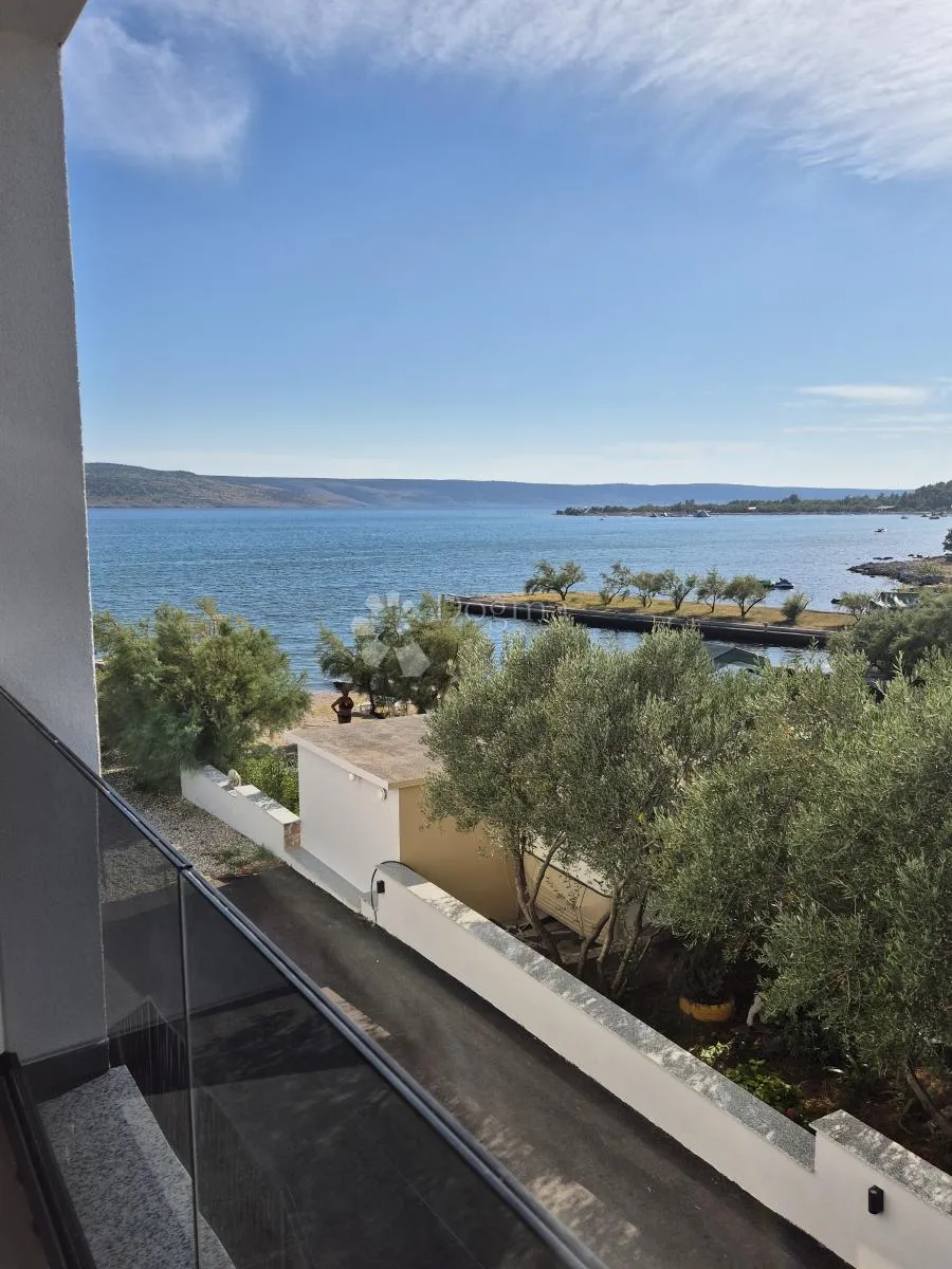 seline/starigrad - dvosoban stan 20 m od mora s4 - slika 9