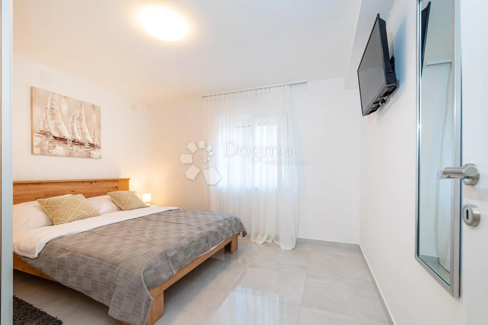 kuća s bazenom i pogledom na more – novigrad - slika 15