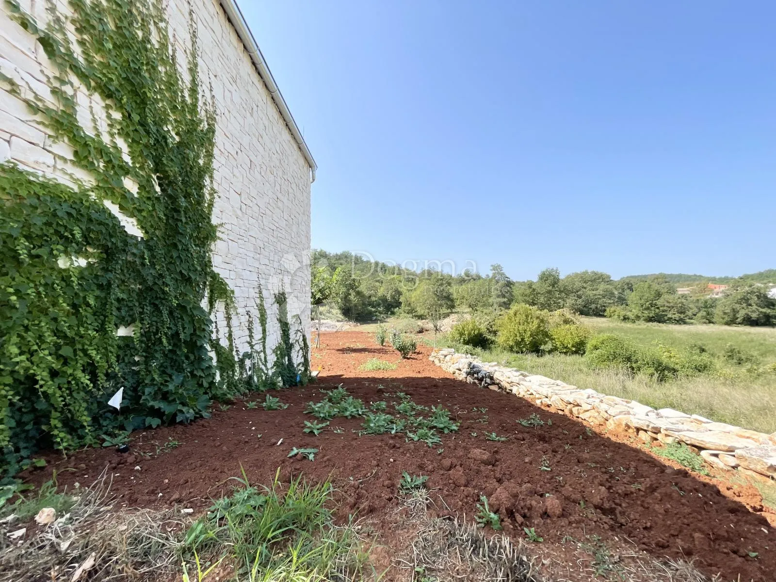 dizajnerska vila u potpunoj privatnosti - slika 10