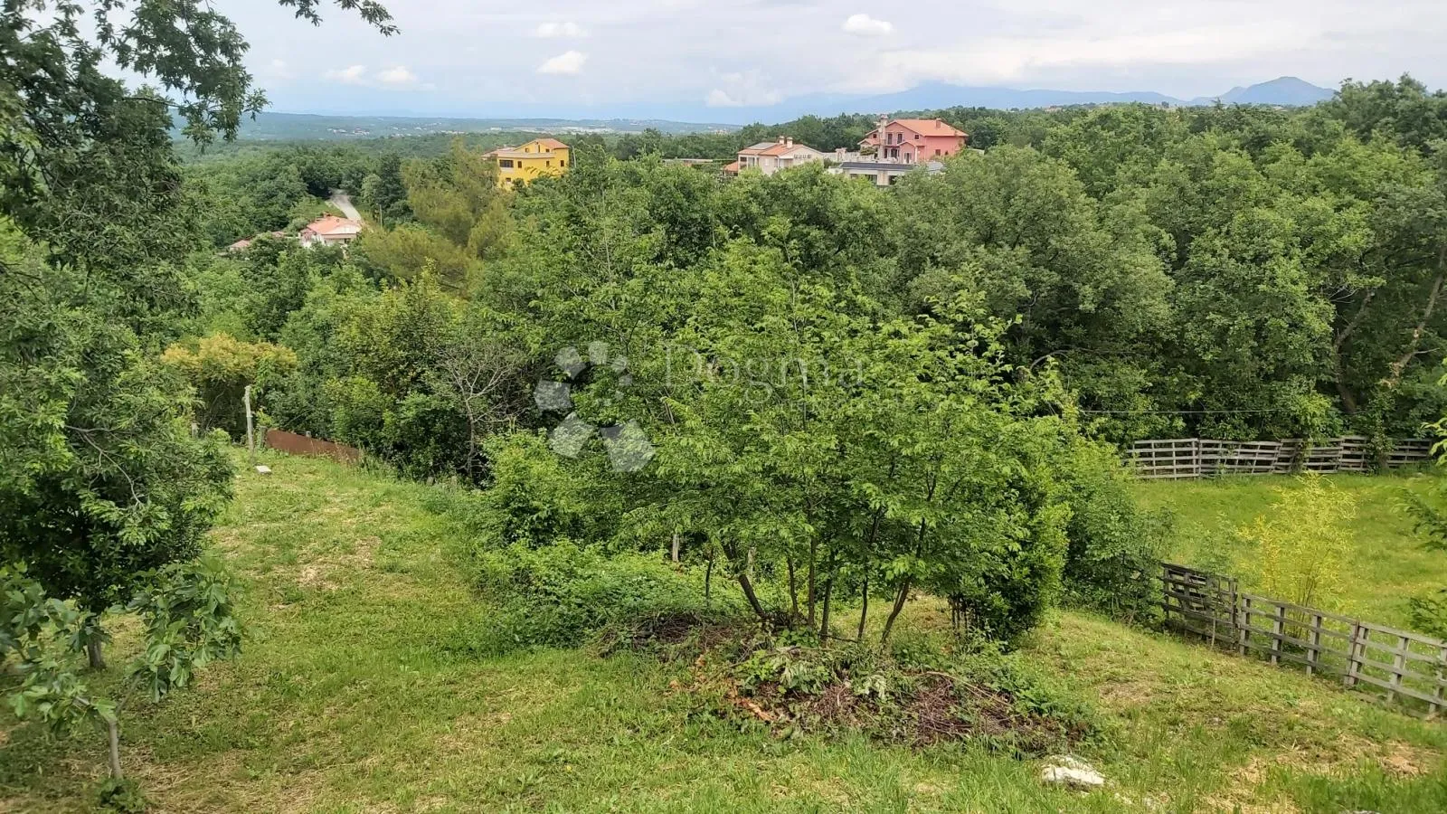 kuća u nizu s pogledom na labin - slika 7