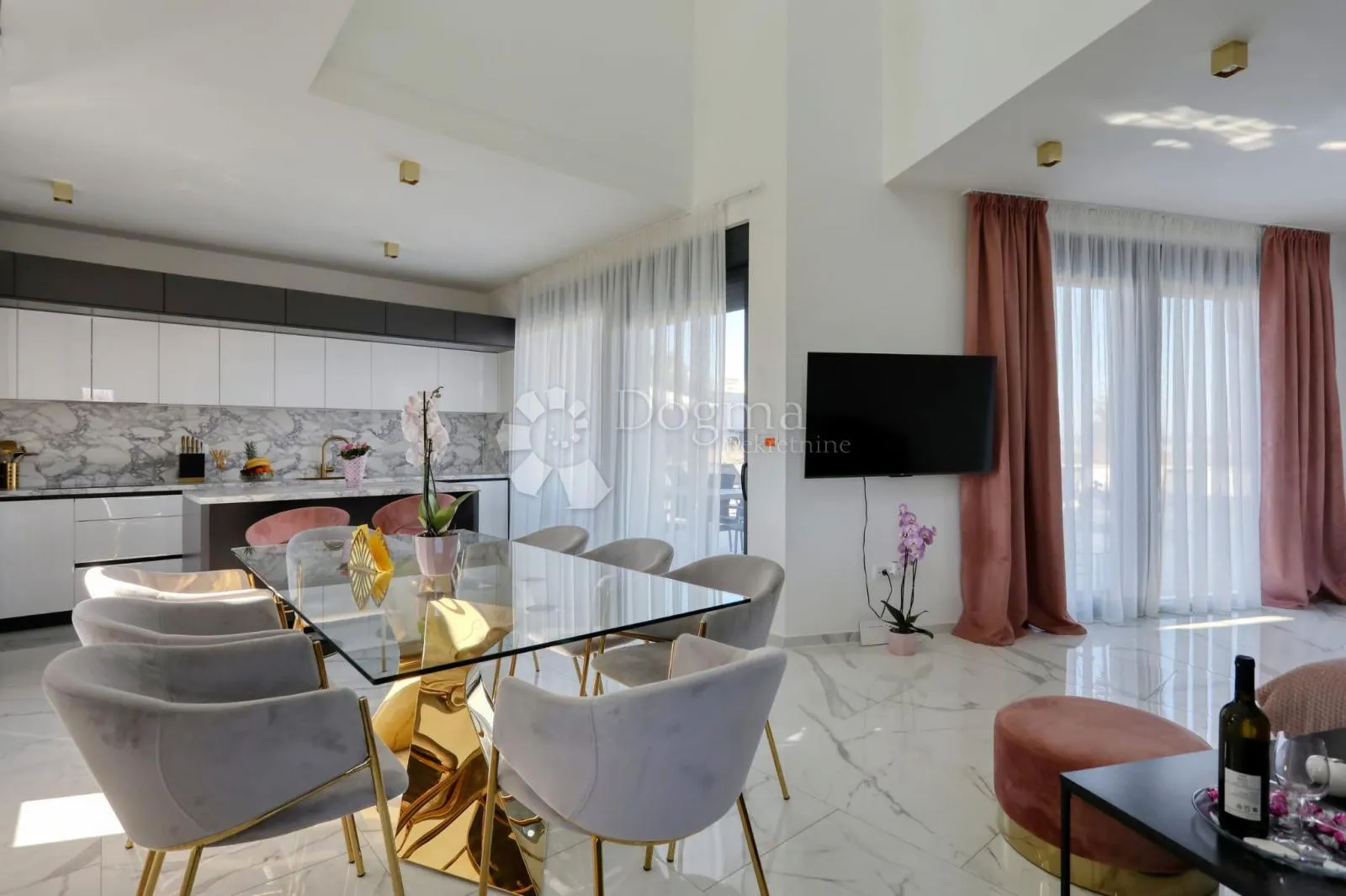 prodaje se moderna vila sa bazenom privlaka - slika 21