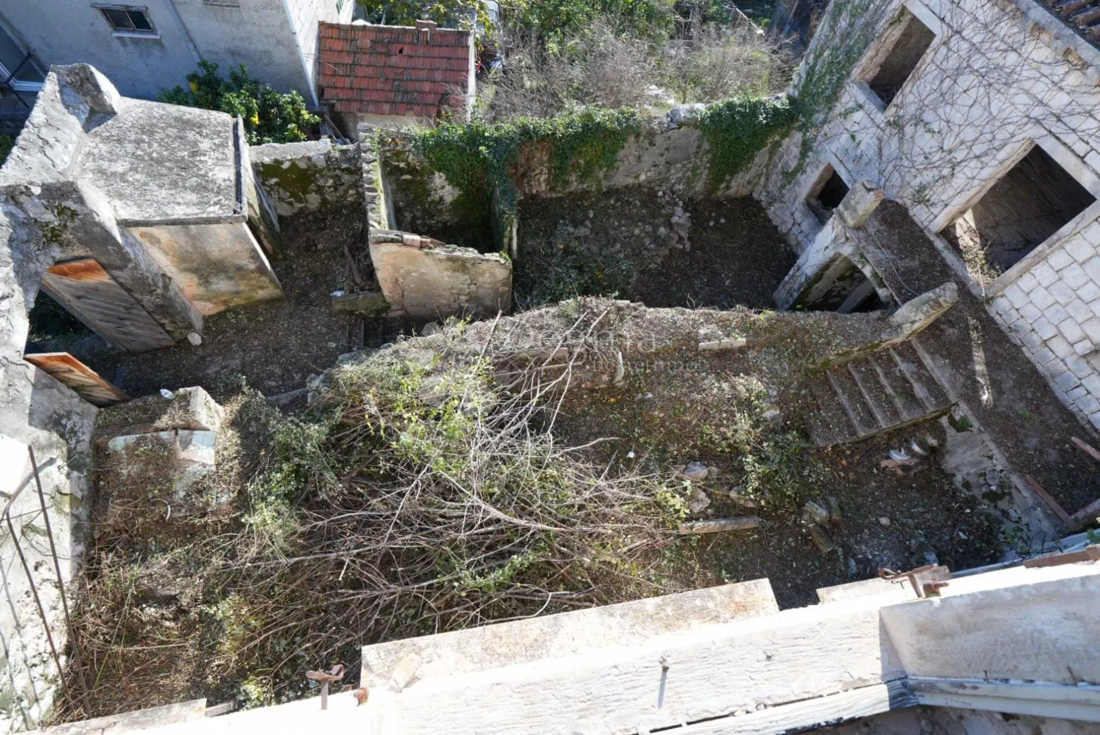tradicionalne kamene kuće s okućnicom–prilika za investiciju - slika 14