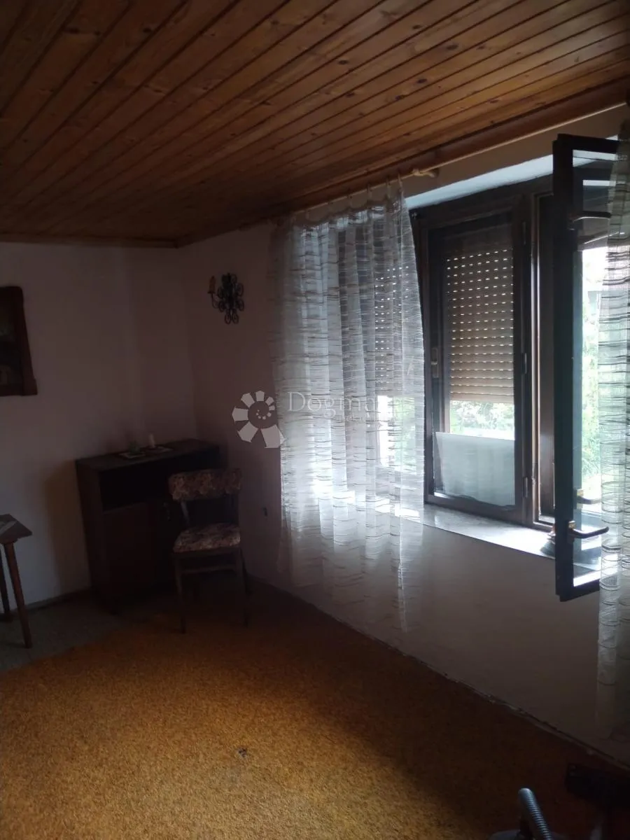 kuća na prodaju - potencijal za uređenje i miran obiteljski život - slika 13