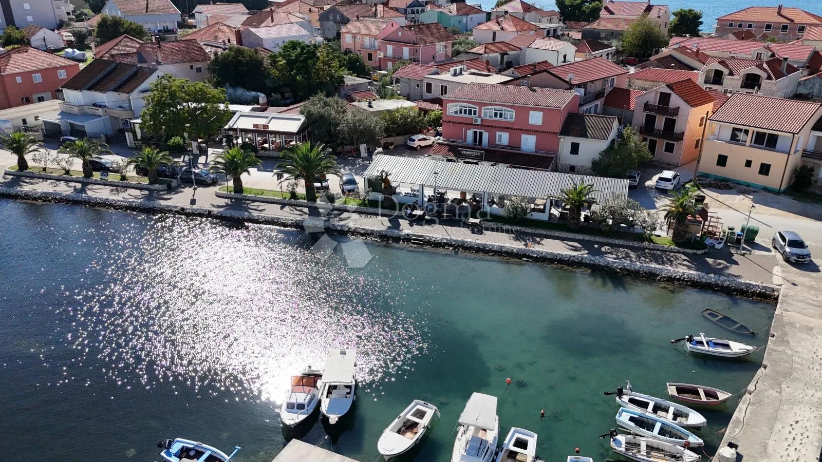 restoran sa apratmanima, 1red uz more - slika 2