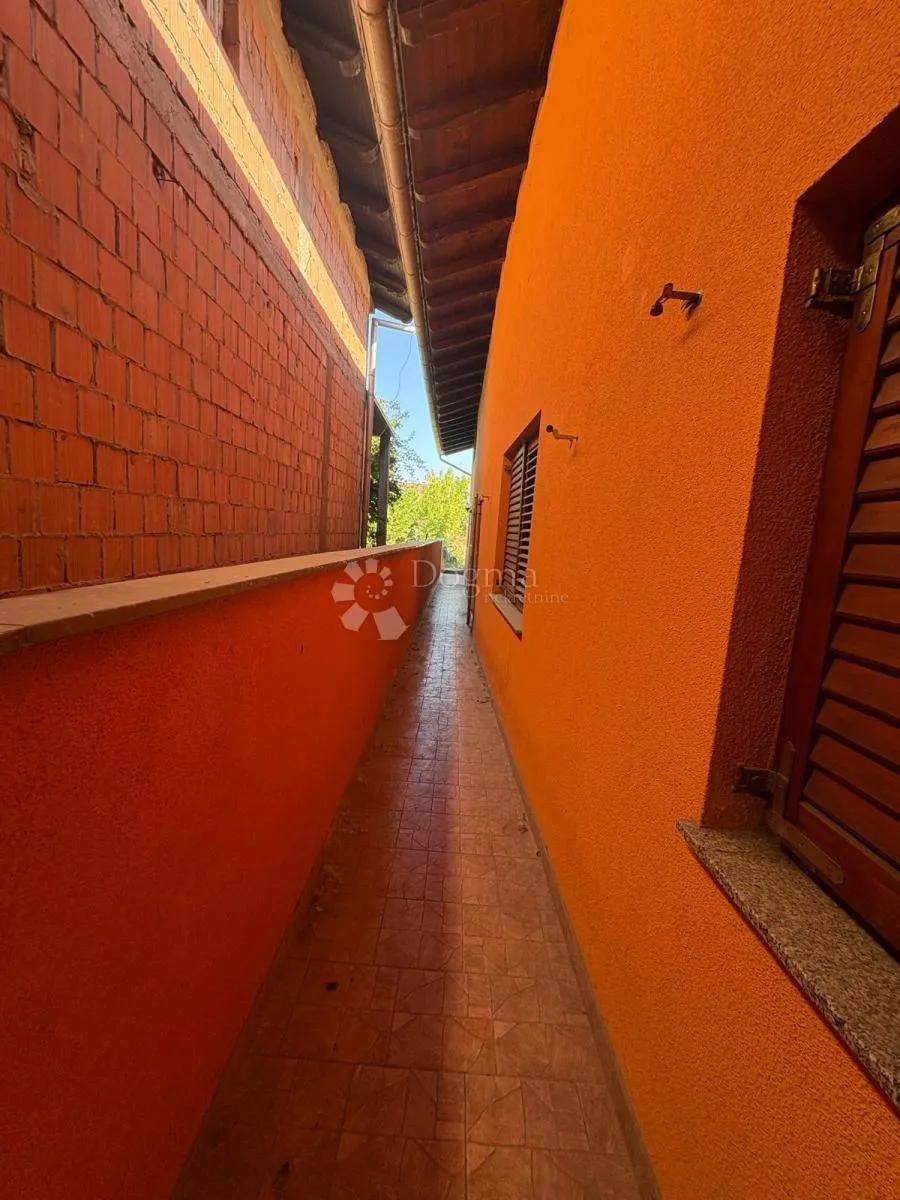 prostrana katnica u retfali – 291 m² s dvorištem - slika 31