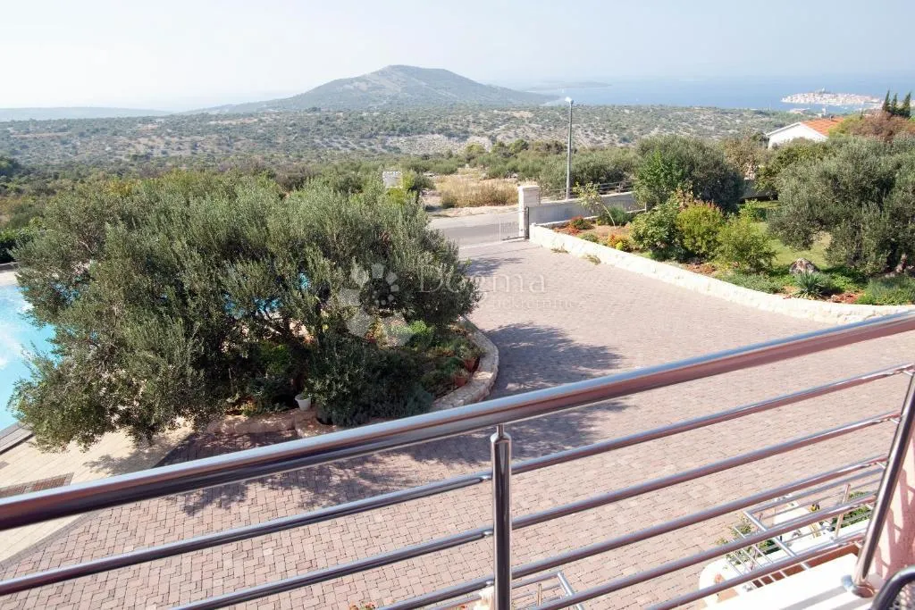 prodaje se – vila s neprocjenjivim pogledom na more, otoke i primošten - slika 18