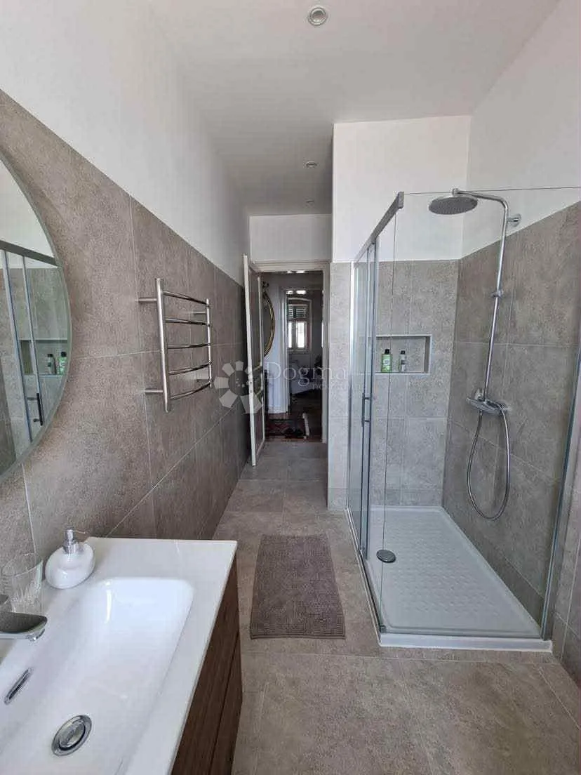 kompletno renoviran stan u samom centru pule – 93 m² s terasom - slika 13