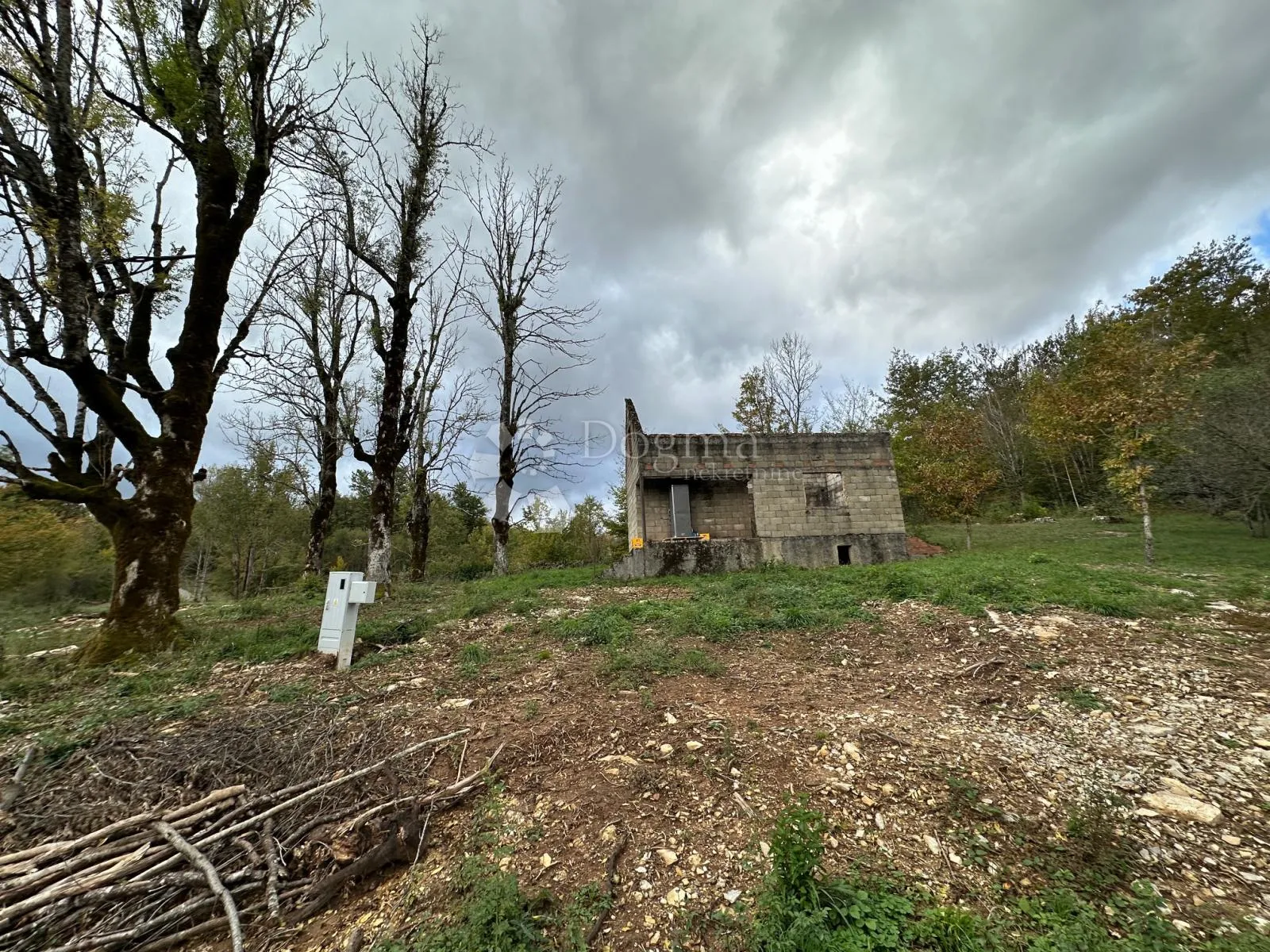 sv rok građevinsko zemljište 50000 m2 - slika 2