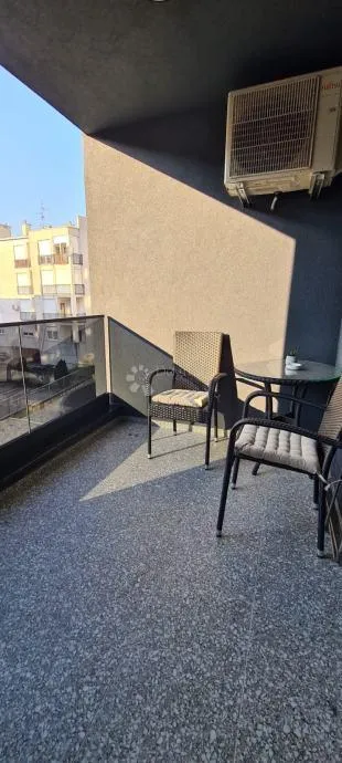 novogradnja špansko – luksuzan stan s lođom i pogledom - slika 9