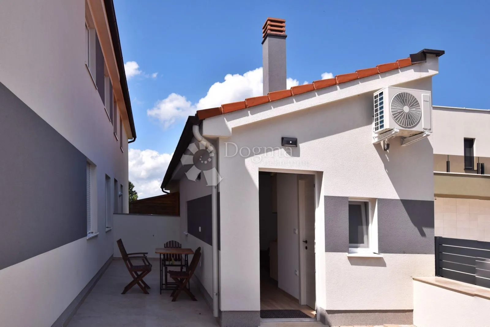 prilika - dva stana + kategorizirani studio apartman! - slika 5