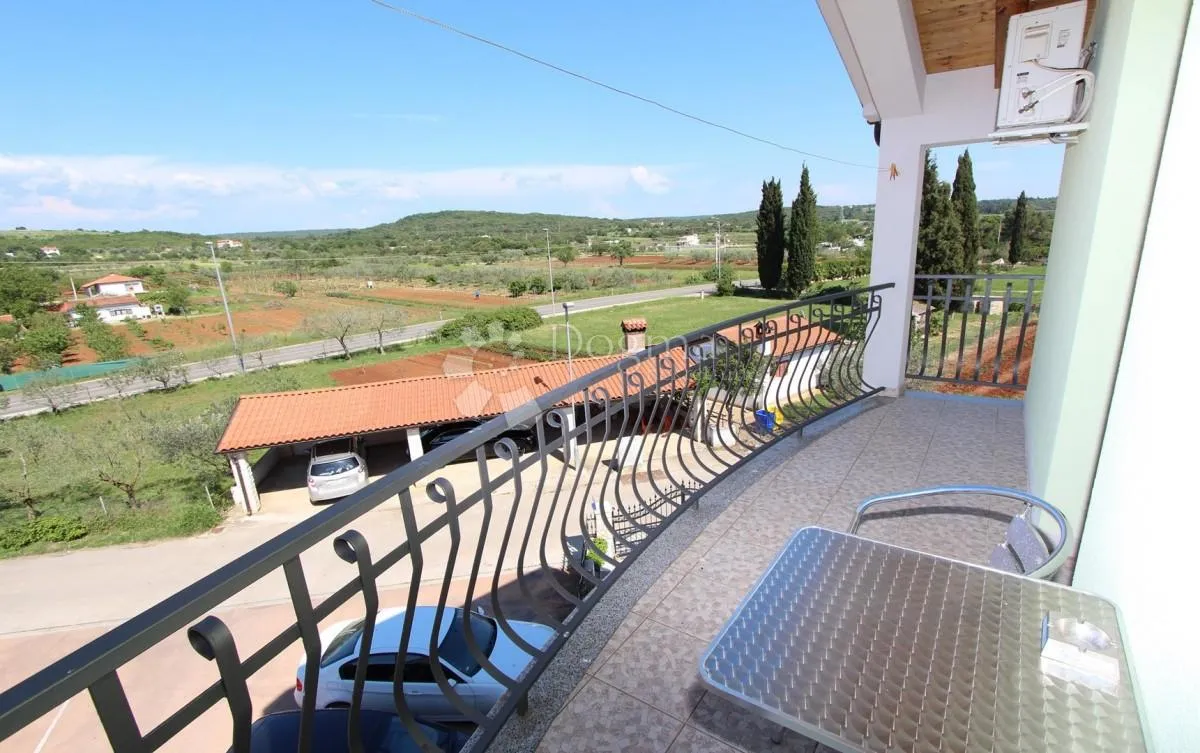 kuća sa apartmanima - slika 11