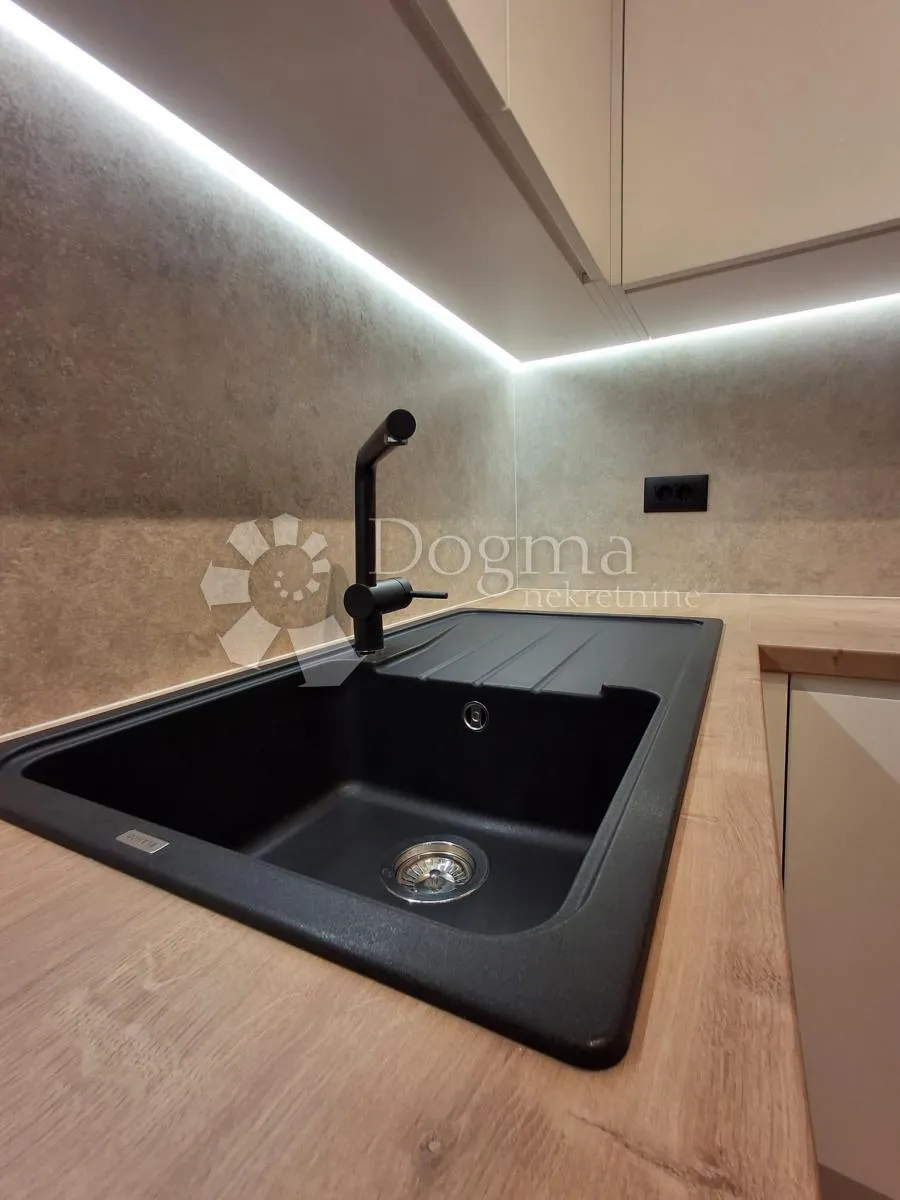 dizajnerski studio apartman u poslovnom centru raba!!! samo kod nas! - slika 8