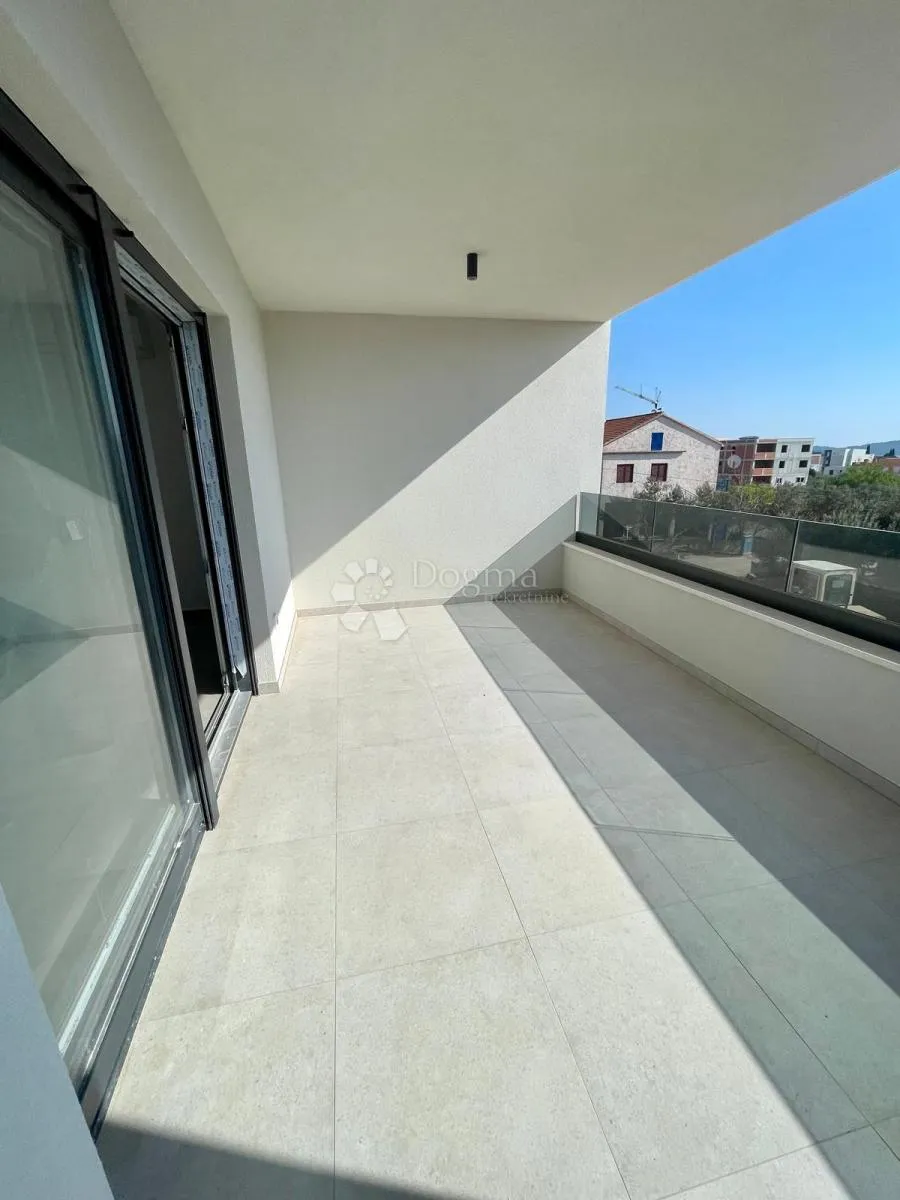 stan vodice novogradnja - slika 8