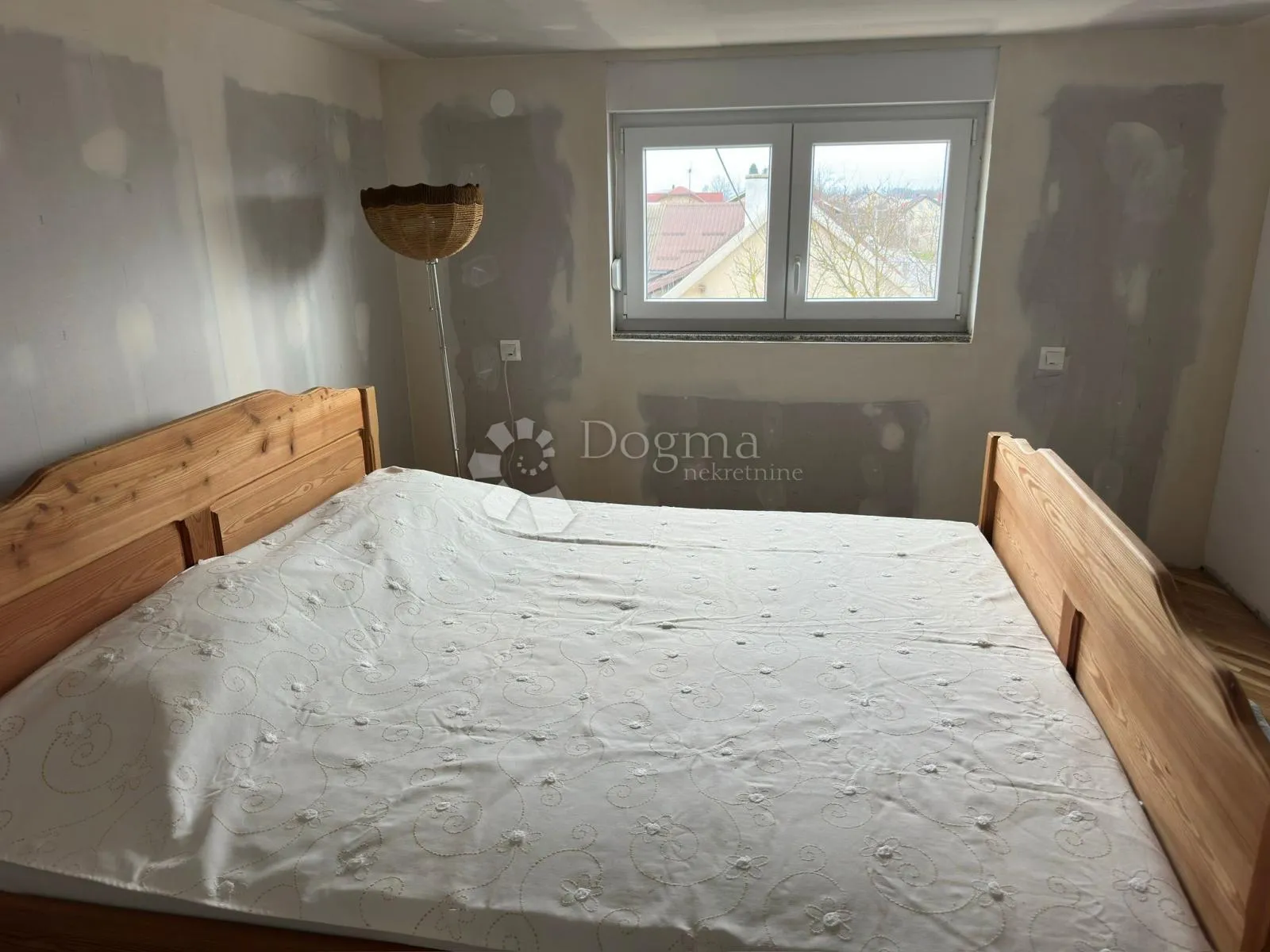 kuća s 2 stana 2 pomoćna objekta i 3000 m2 vrta - slika 18