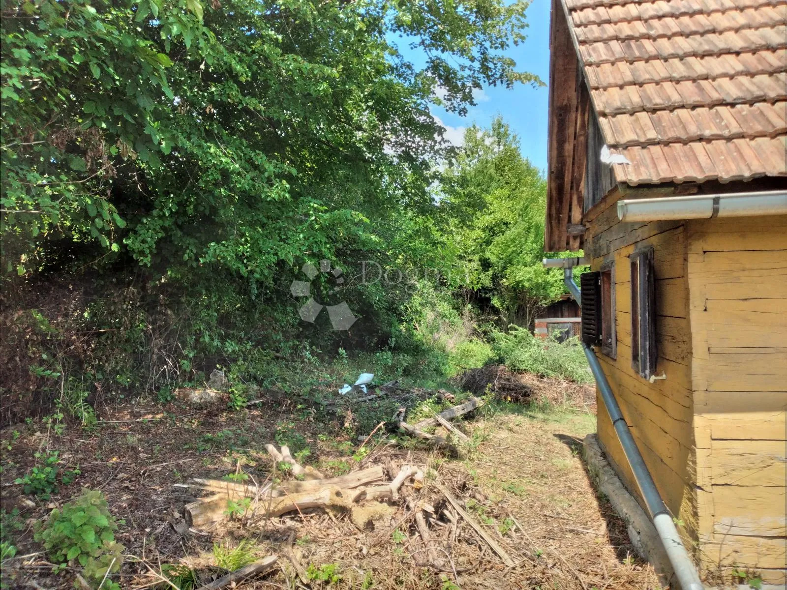 vikendica na selu s priključkom struje - slika 5