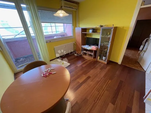 turnić-65m2,2s+db,balkon pogled na more - slika 2