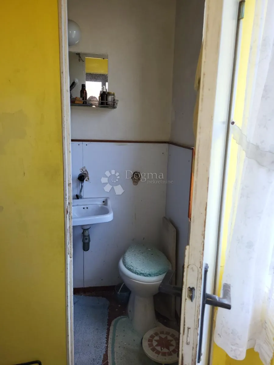etaža sa garažom i dvorištem blizu mora - slika 11