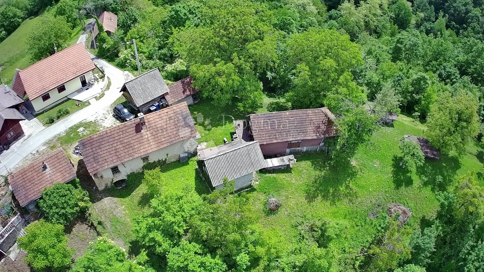 kamena kuća na brijegu – velika okućnica, pomoćni objekti i građevinsko zemljište - slika 13