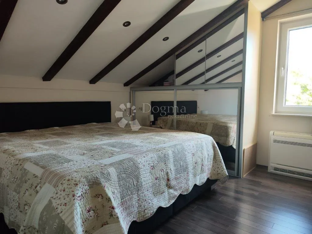 rogoznica- predivna villa na plaži - slika 38