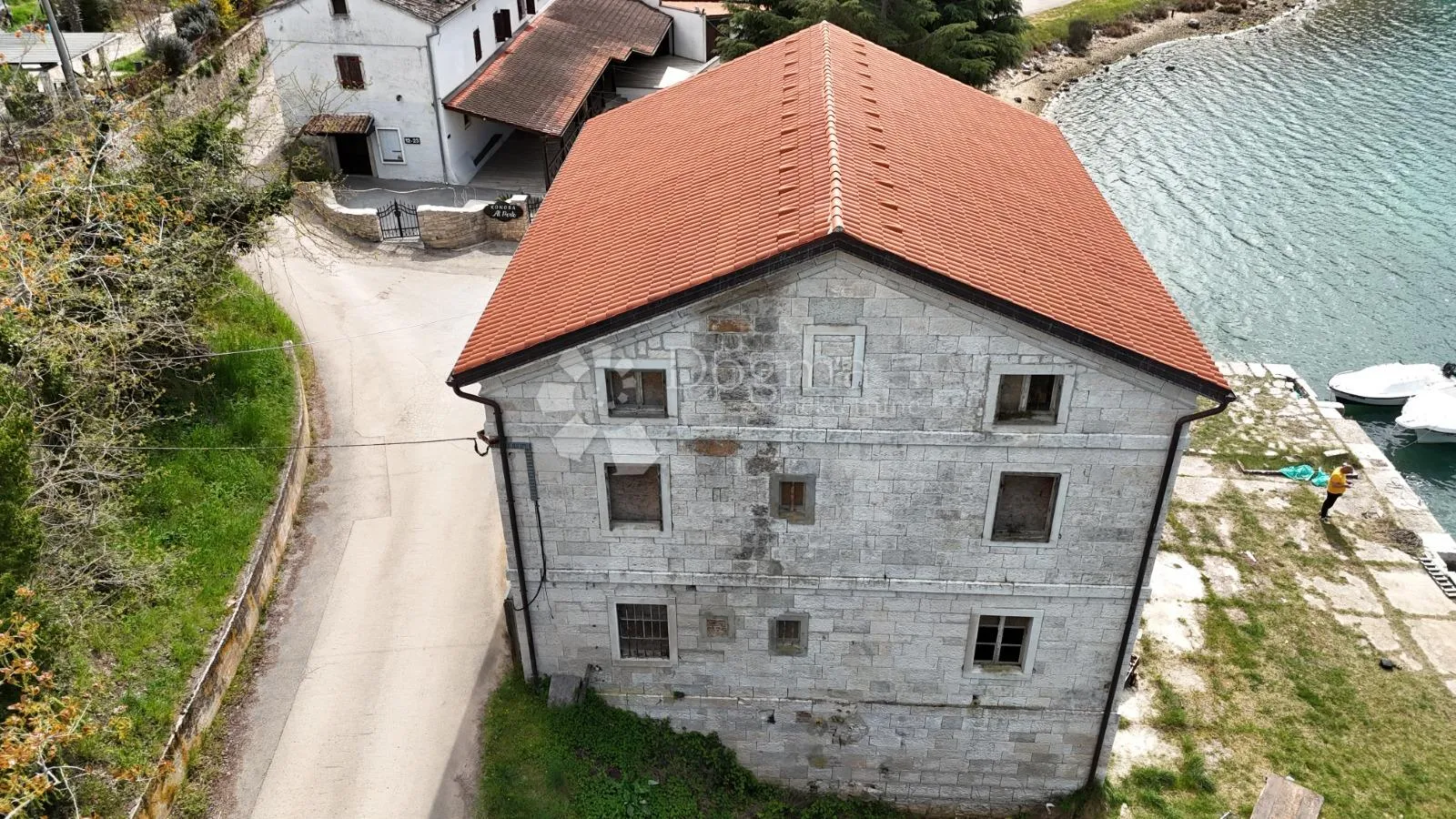 povijesni ljetnikovac s privatnim molom - slika 11