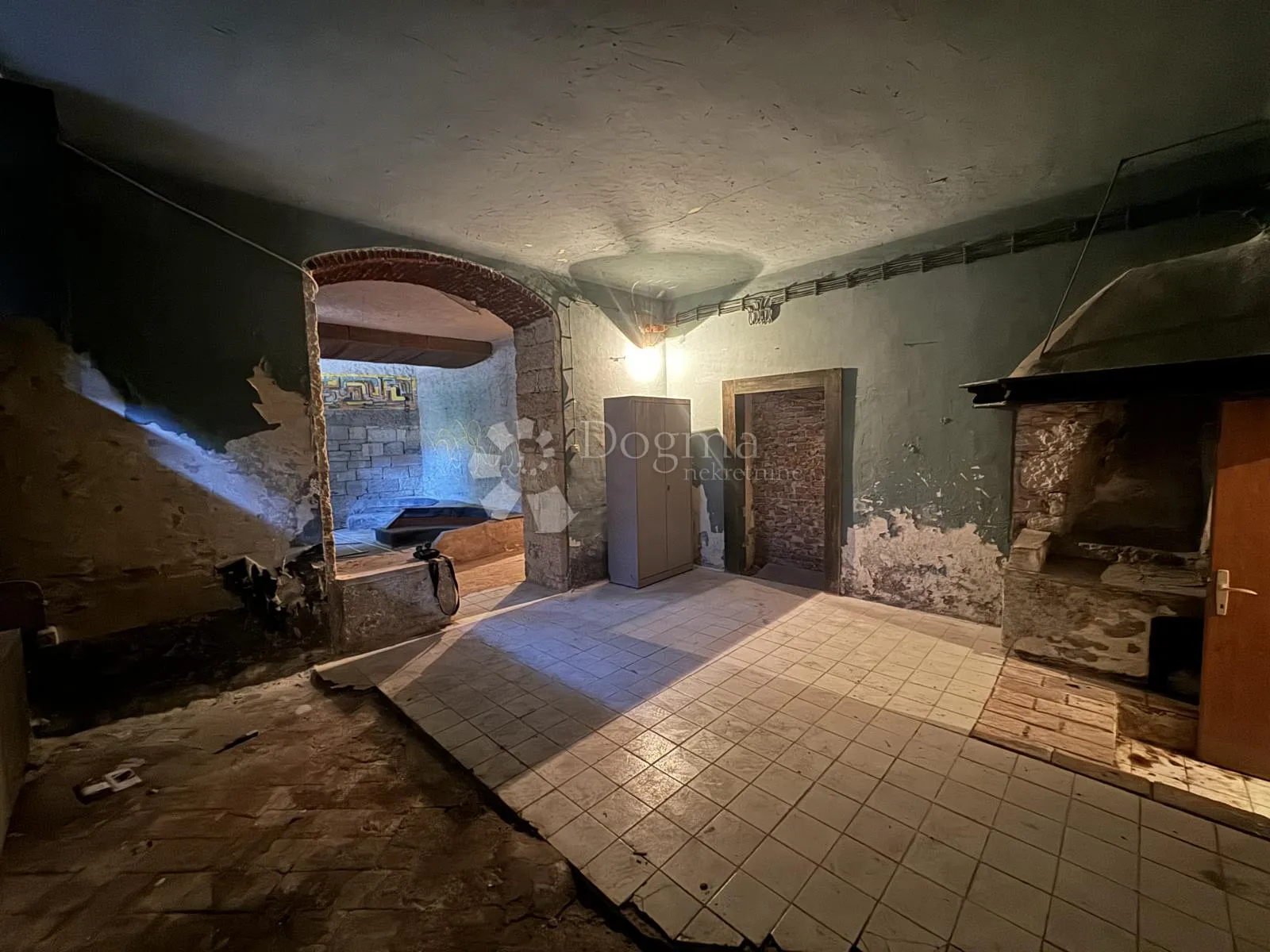 jedinstveni poslovni prostor 142m2 -pula centar - slika 10