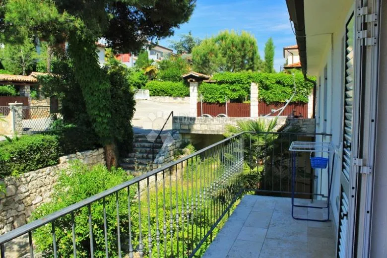 rovinj – kuća s dvije stambene jedinice s pogledom na more - slika 14