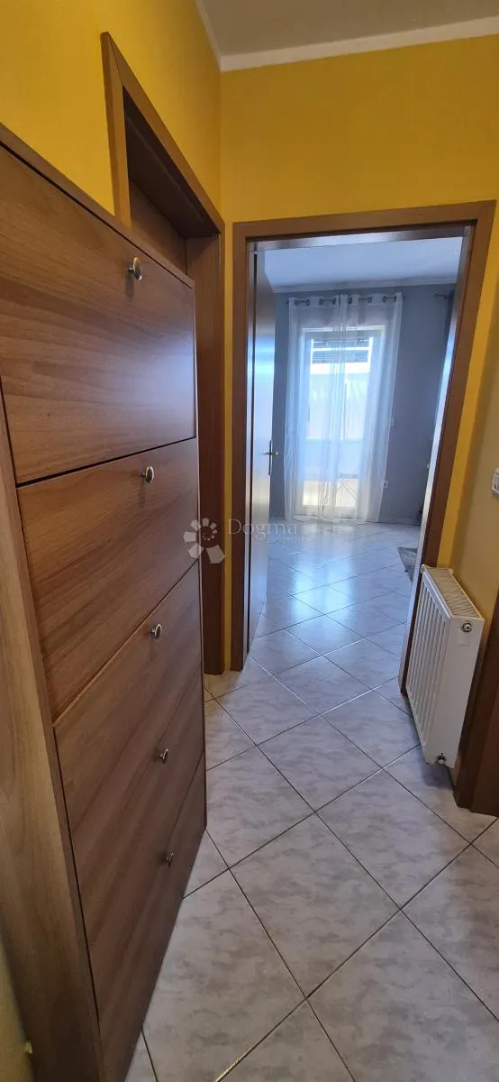 kuća sa 2 stana i bazenom - slika 107