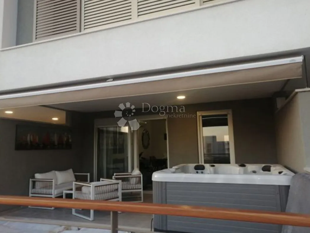 ekskluzivan stan s jacuzzijem i terasom – žnjan, split - slika 5
