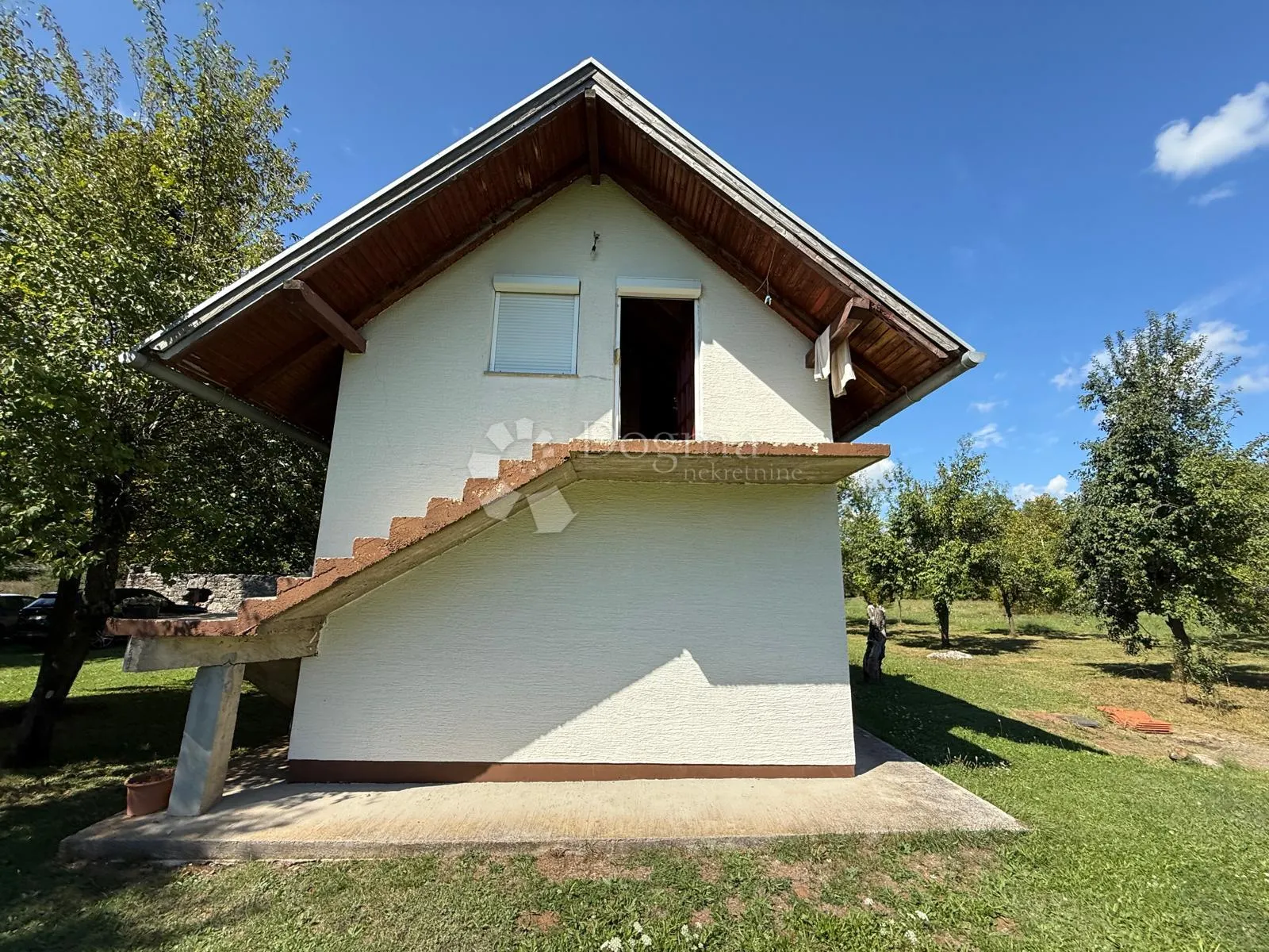 kuća s uređenim dvorištem 2088 m2 , 70% izgradivosti - slika 6