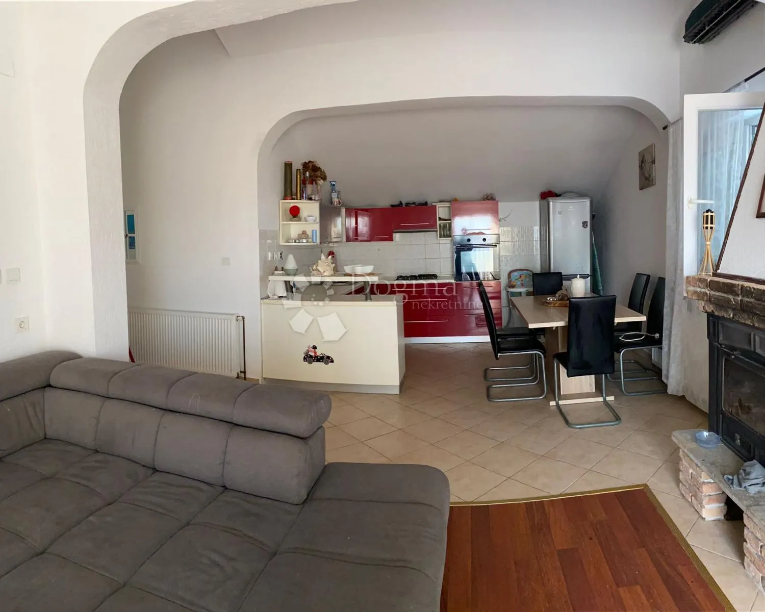 apartmanska kuća - slika 13