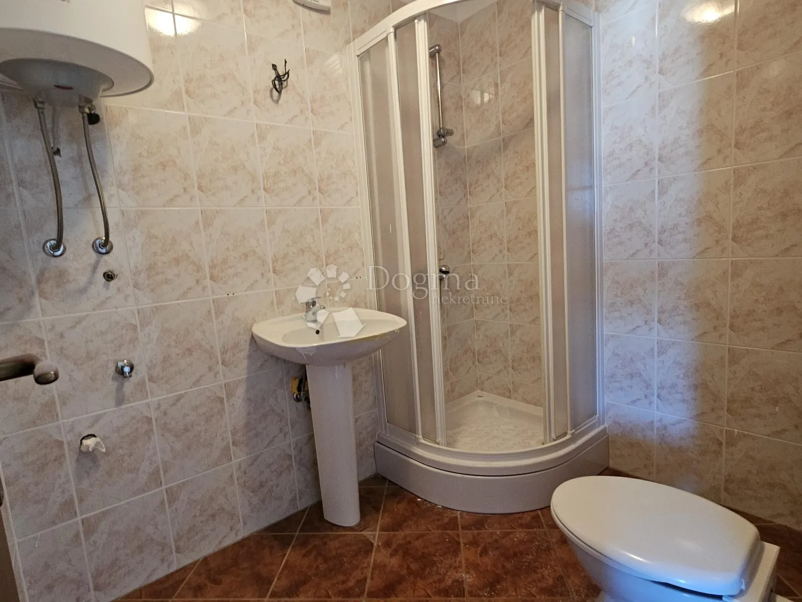 novo u ponudi! apartman njivice! - slika 14
