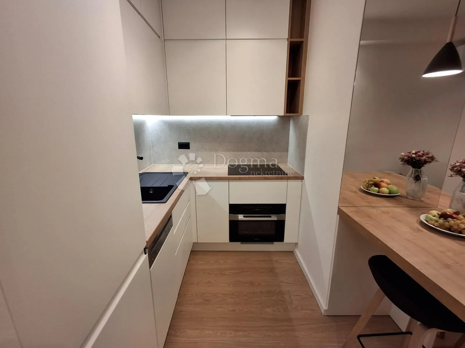 dizajnerski studio apartman u poslovnom centru raba!!! samo kod nas! - slika 13