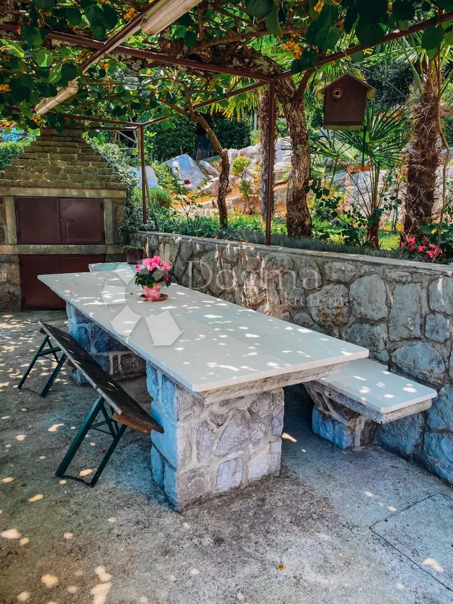 kuća sa 3 apartmana i fenomenalnim pogledom - slika 20