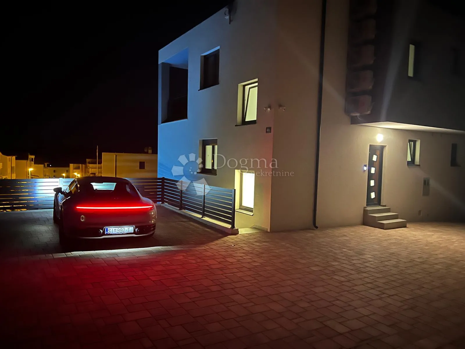 vodice - luksuzna dvojna kuća sa bazenom i pogledom s2 - slika 7