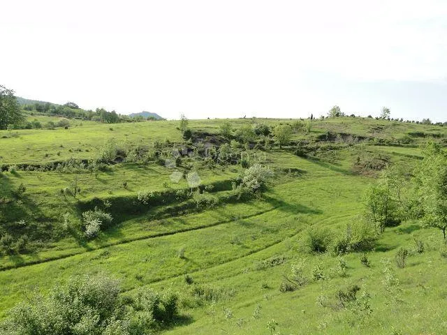 građevna parcela nadomak plitvičkih jezera, 22850 m2 - slika 1