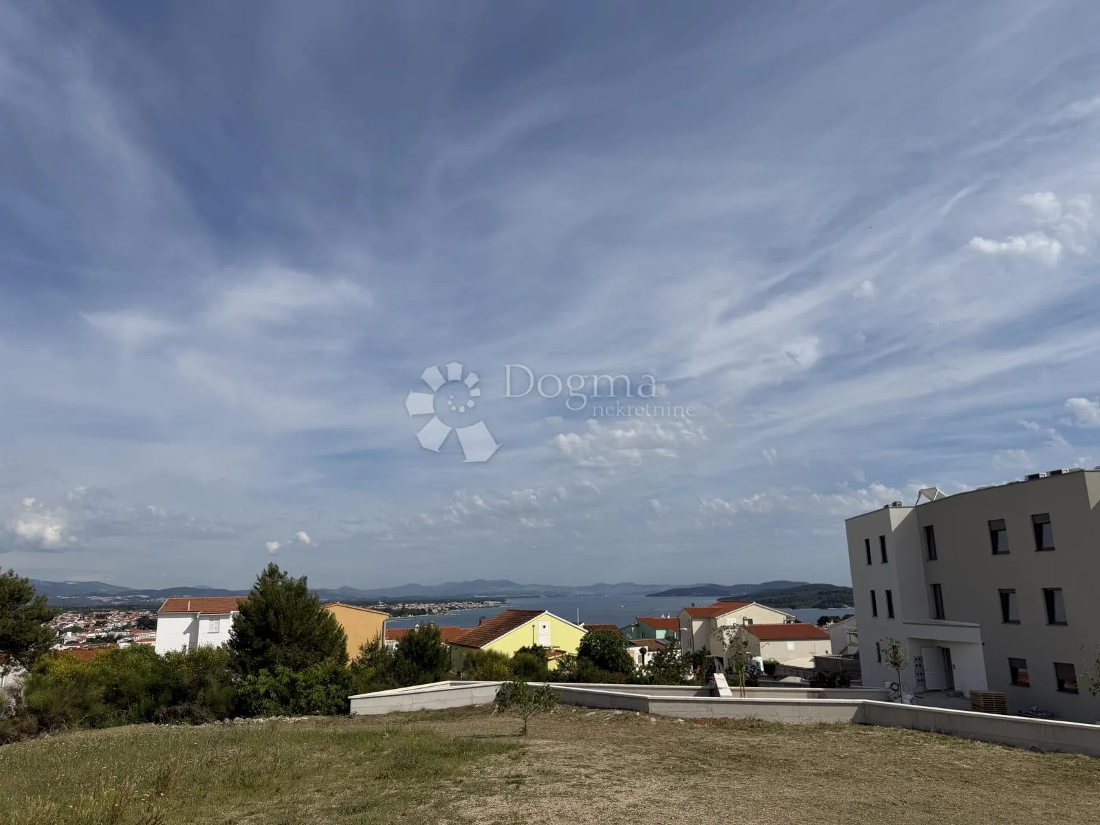 top lokacija! građevinsko zemljište s pogledom na more – vodice (p-2) - slika 4