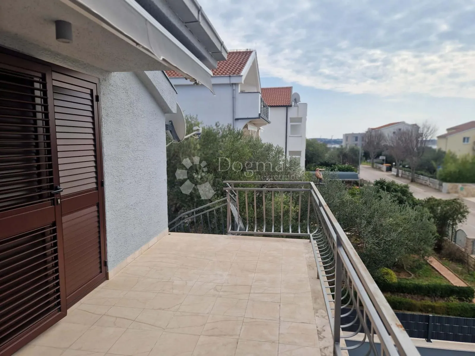 kuća s 4 apartmana - drugi red od mora - slika 65