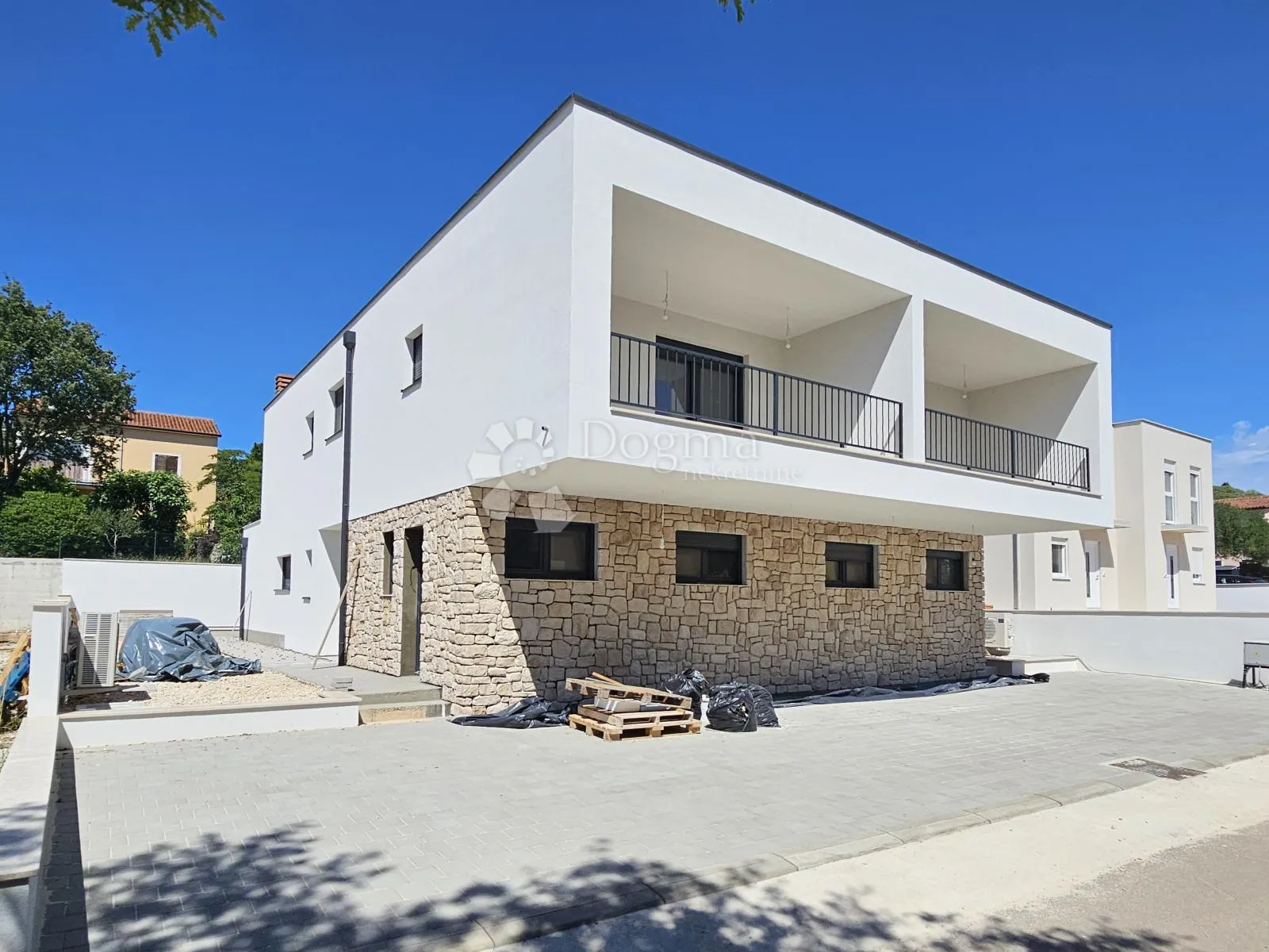 atraktivna kuća s bazenom i 3 spavaće sobe, okolica umaga - slika 3
