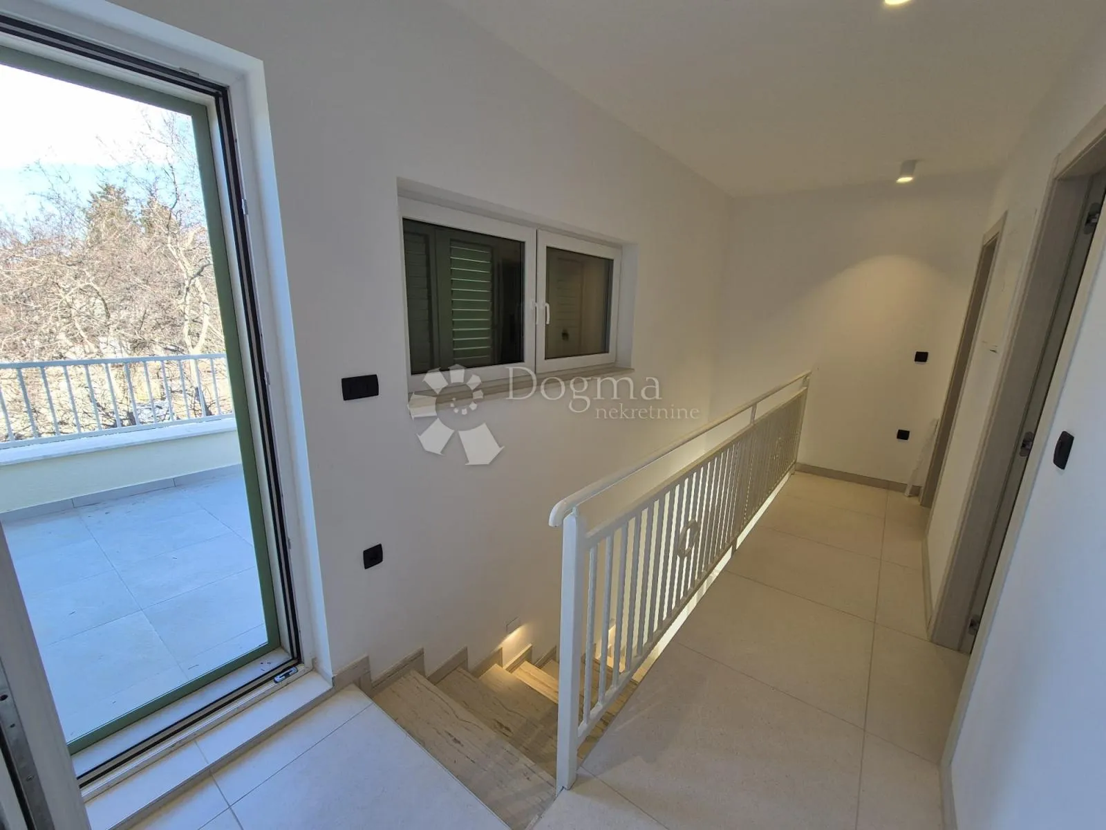 villa sa bazenom malinska krk - slika 8