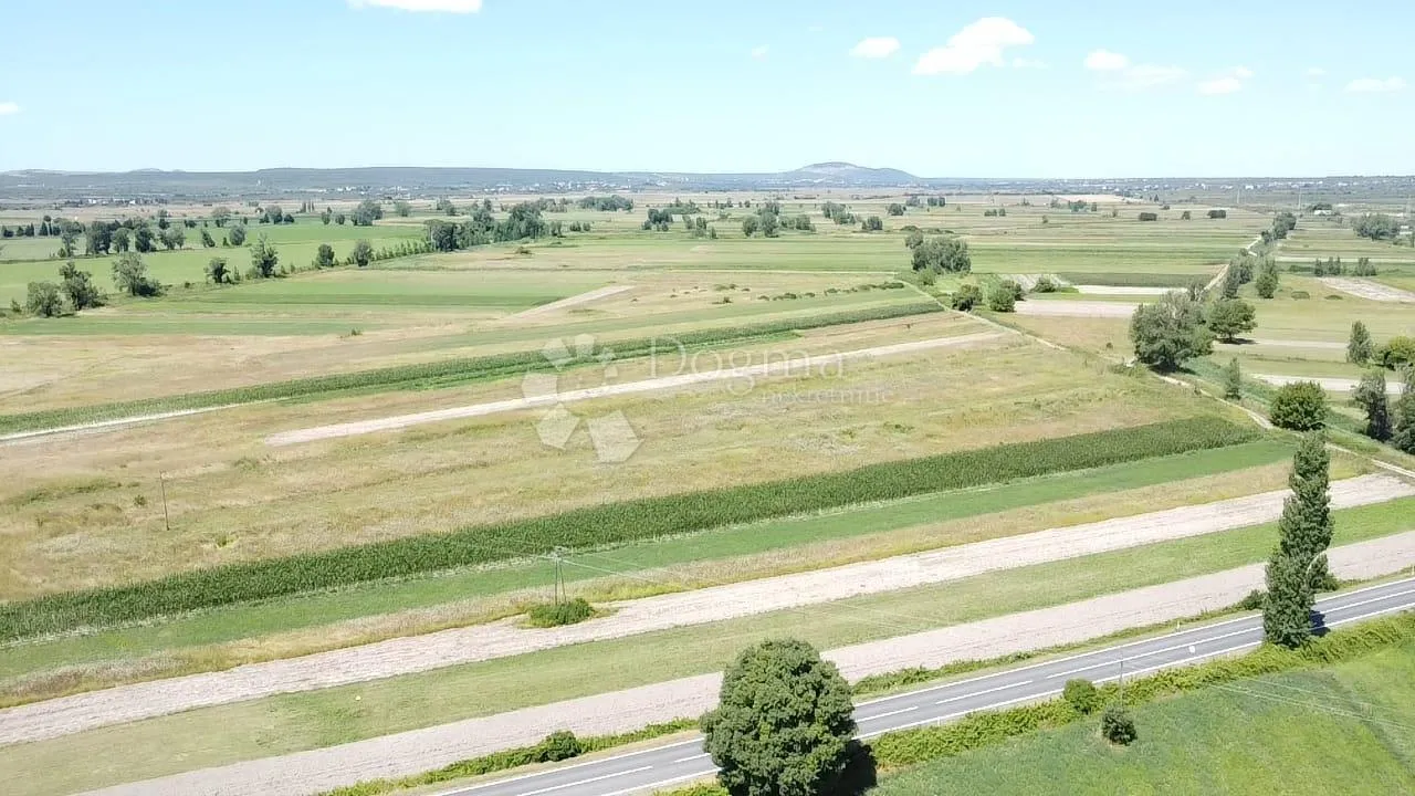 poljoprivredno zemljište uz cestu - slika 2