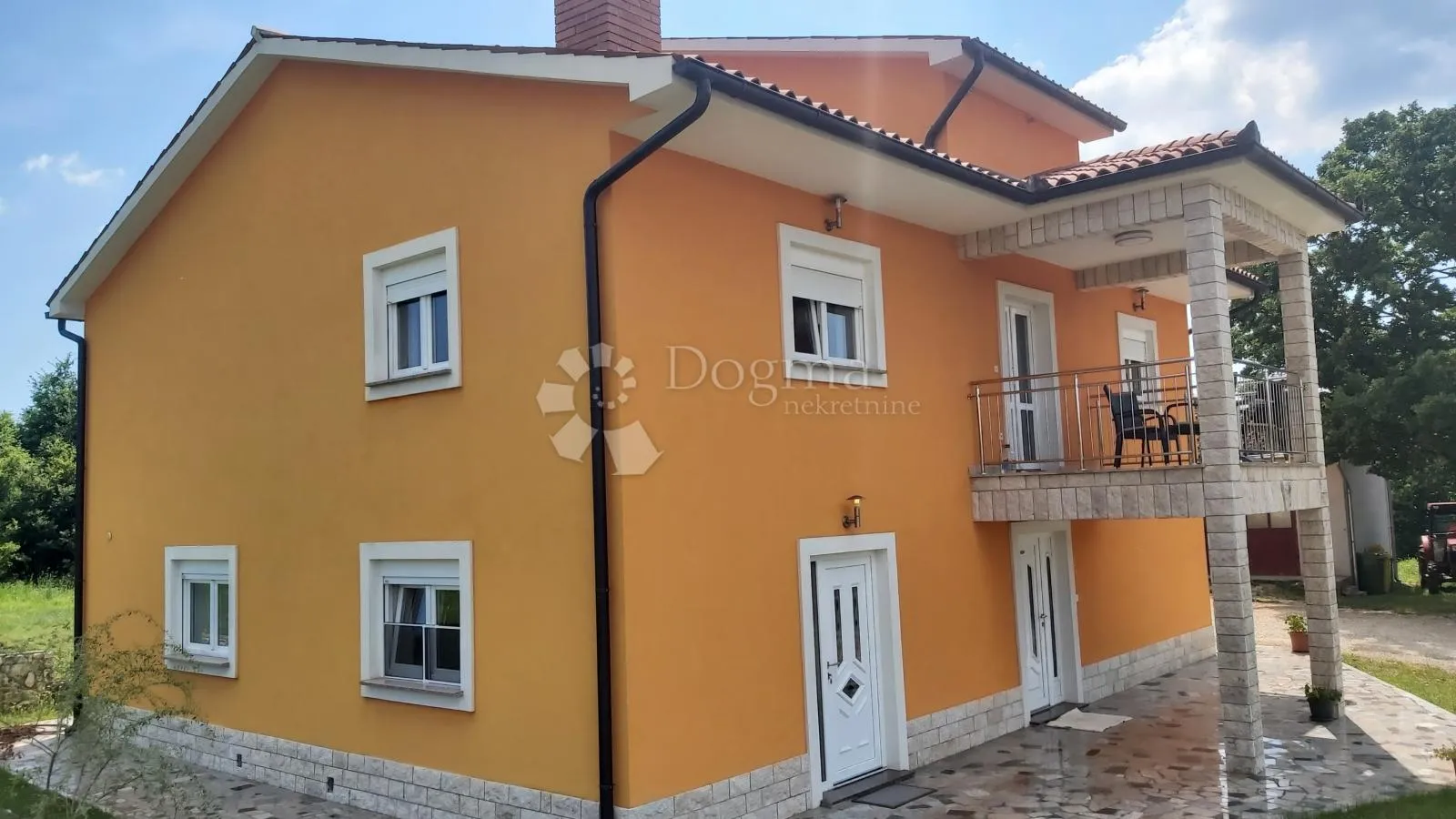 labin, prekrasna kuća u okolici labina s velikom okućnicom - slika 3